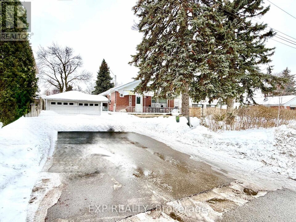 119 Earlton Rd in Toronto, ON - Building Photo