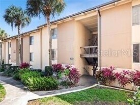 568 Orange Dr, Unit 48 in Altamonte Springs, FL - Building Photo