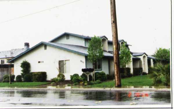 3332 Carver Rd in Modesto, CA - Foto de edificio