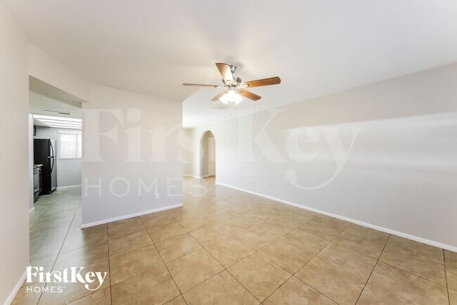 2121 W Wickieup Ln in Phoenix, AZ - Building Photo - Building Photo