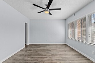 1900 E 7th Street in Long Beach, CA - Building Photo - Building Photo