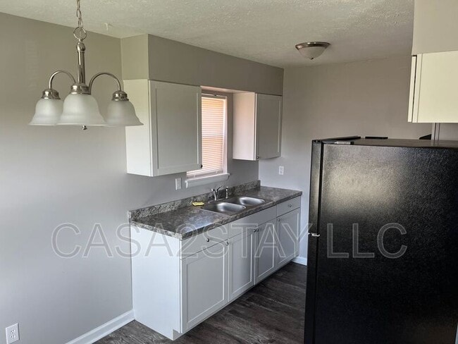 property at 4815 Saddlebrook Ln