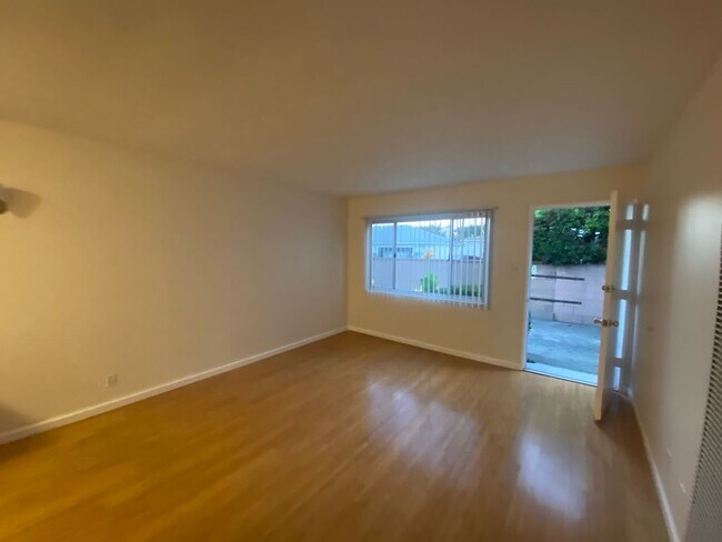 11822 Washington Pl in Los Angeles, CA - Foto de edificio - Building Photo