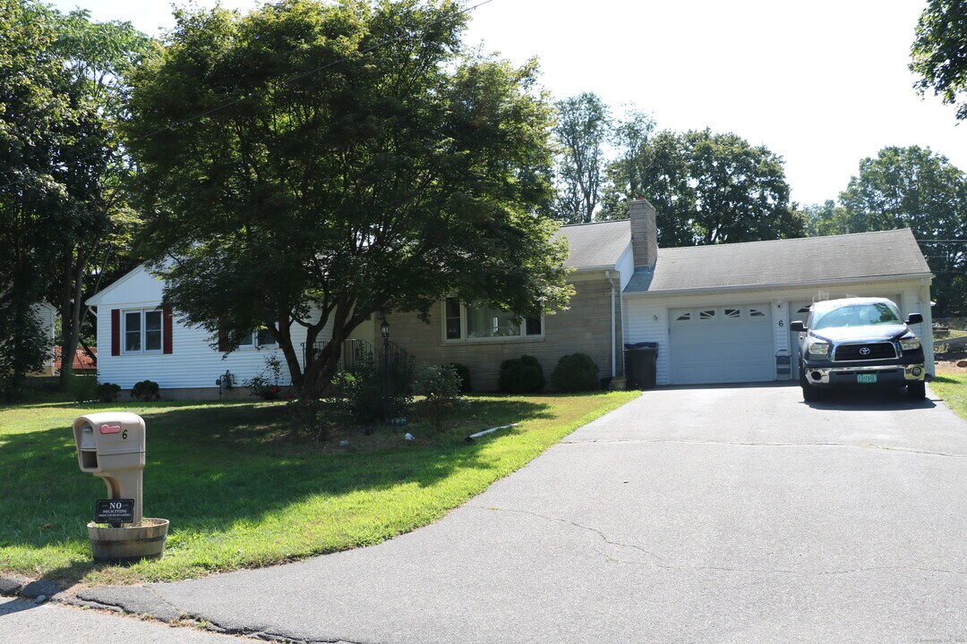 6 Greenfield Dr in Ansonia, CT - Building Photo