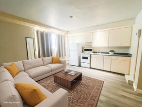 Carlson Apartments in Regina, SK - Building Photo - Building Photo