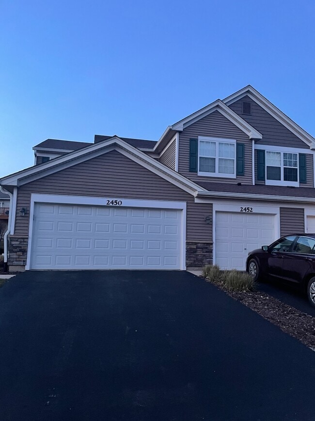 property at 2452 Golf Ridge Cir