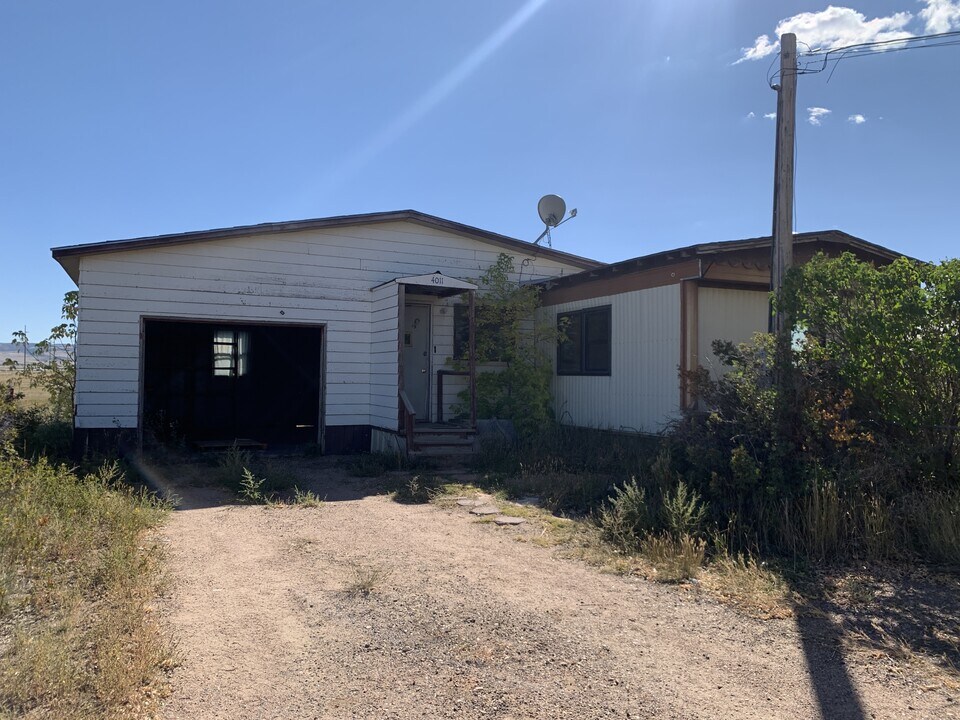 4011 S Fort Buford Ln in Laramie, WY - Building Photo