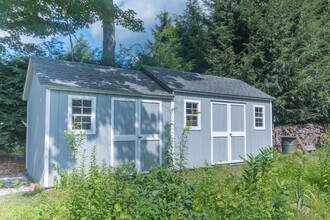 32 Washburn Dr in Plainville, CT - Building Photo - Building Photo