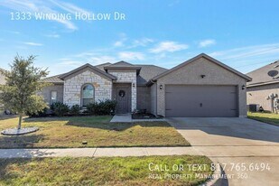 1333 Winding Hollow Dr in Grand Prairie, TX - Building Photo