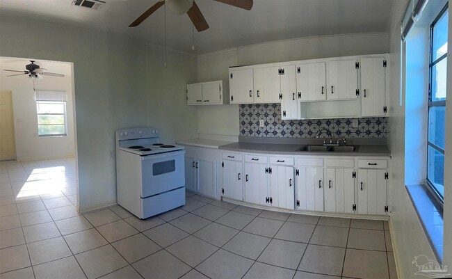 property at 2609 W Gadsden St