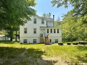 6440 Seneca St, Unit Upper Rear in Elma, NY - Building Photo - Building Photo