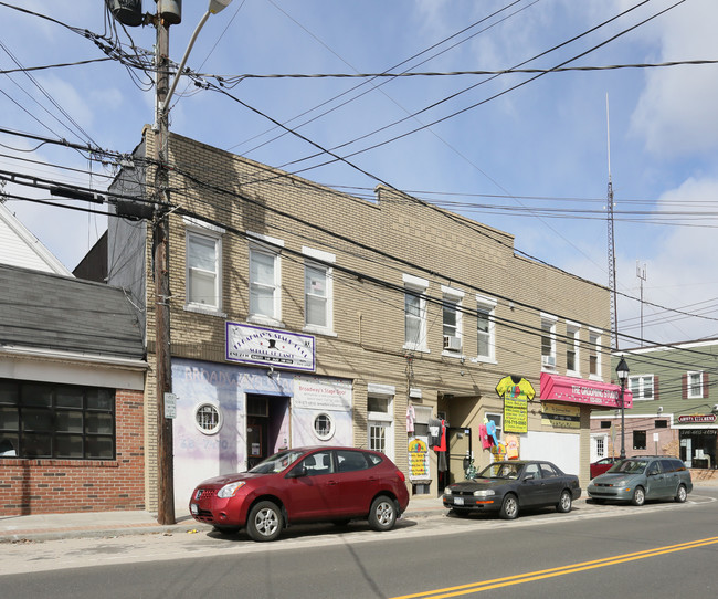 267 Broadway in Bethpage, NY - Foto de edificio - Building Photo