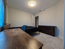 553 Oakborough Ave in Roseville, CA - Building Photo