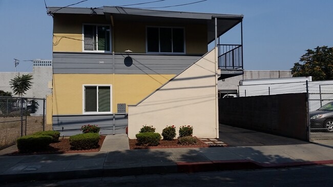 240 Gifford Ave in San Jose, CA - Building Photo - Building Photo