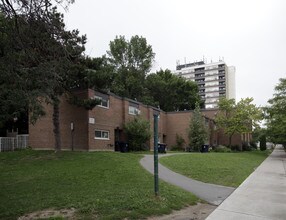 Blake-Boultbee Apartments in Toronto, ON - Building Photo - Building Photo