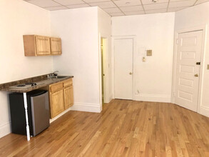 849 Beacon St, Unit 8 in Boston, MA - Building Photo - Building Photo