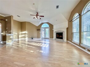 150 Summer Glen Ln in New Braunfels, TX - Foto de edificio - Building Photo