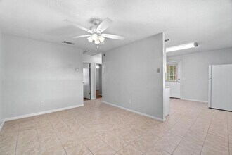 248 Four Mile Rd in Freeport, FL - Foto de edificio - Building Photo