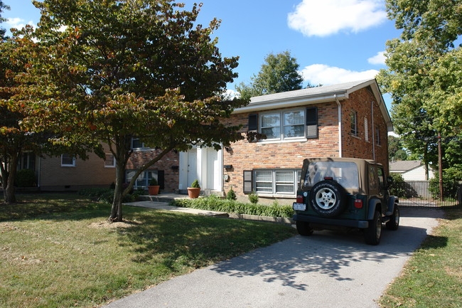 2021 Garden Springs Dr in Lexington, KY - Building Photo - Building Photo