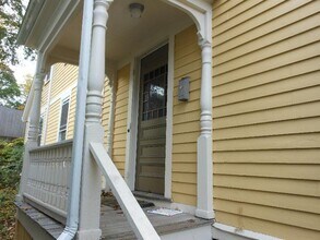 78 Charlesbank Rd, Unit 1 in Newton, MA - Foto de edificio - Building Photo