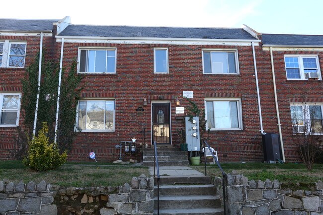 1833 M St NE in Washington, DC - Building Photo - Building Photo