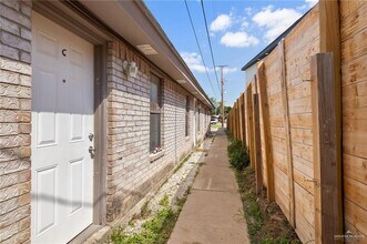 901 Galveston Ave in McAllen, TX - Building Photo - Building Photo