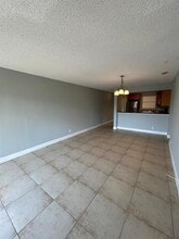 1493 Lake Crystal Dr, Unit F in West Palm Beach, FL - Foto de edificio - Building Photo