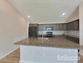 8096 Hind Wy, Unit A4-528 in Jacksonville, FL - Foto de edificio - Building Photo