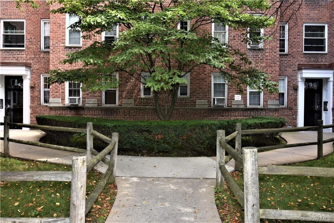 780 Bronx River Rd in Yonkers, NY - Building Photo