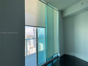 1900 N Bayshore Dr, Unit 2305 in Miami, FL - Foto de edificio - Building Photo