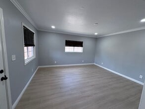 4925 Chino Ave in Chino, CA - Foto de edificio - Building Photo