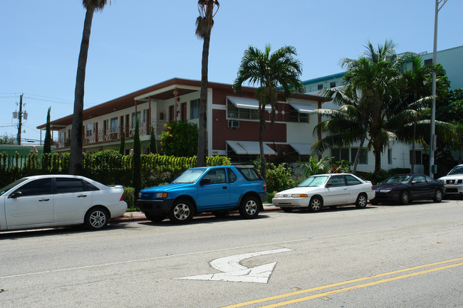 1445 West Ave in Miami Beach, FL - Foto de edificio - Building Photo