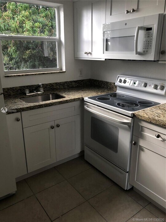 2513 SW 10th St-Unit -7 in Miami, FL - Building Photo