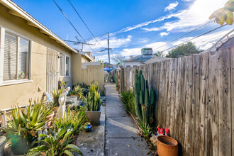 4810 W 104th St in Inglewood, CA - Building Photo - Building Photo