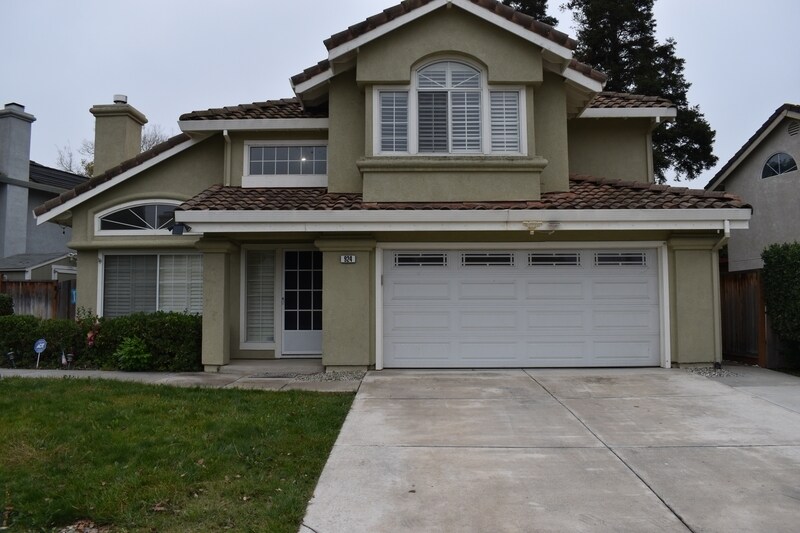 924 Christy Ct in Tracy, CA - Building Photo