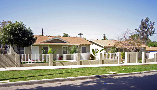 418 S Sheridan St in Corona, CA - Foto de edificio - Building Photo