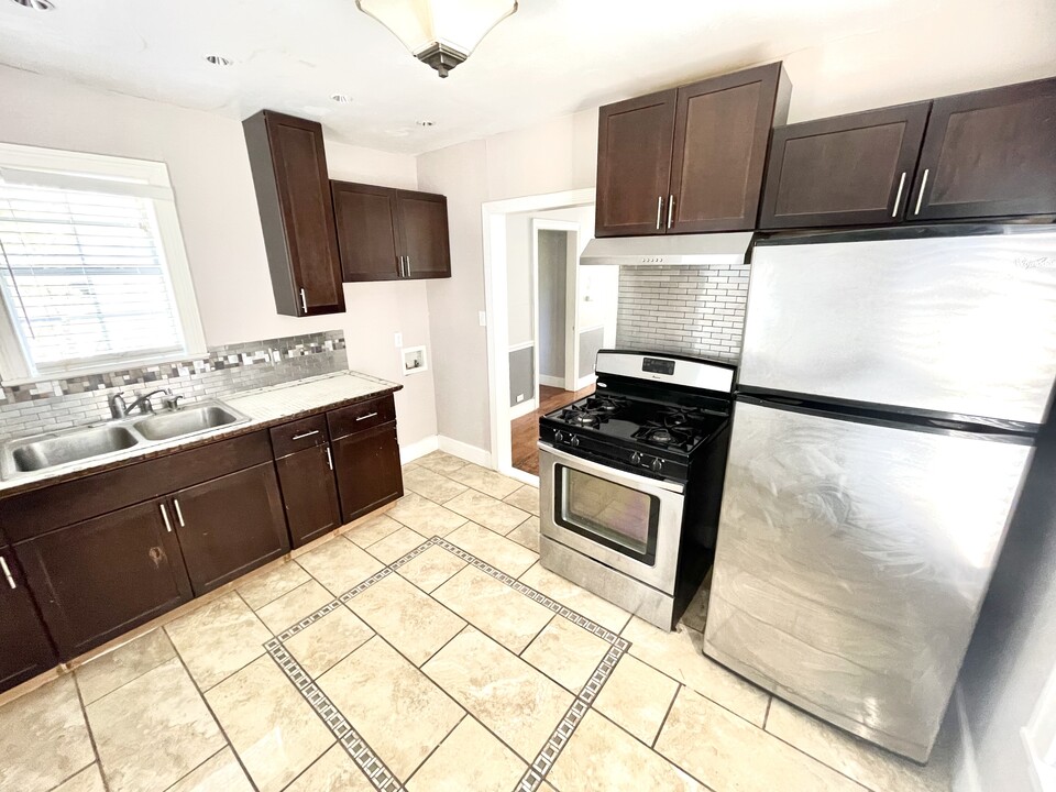 445 Eleanor Ave, Unit 2 Bed in San Antonio, TX - Foto de edificio