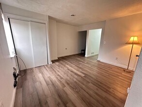 132 Charles St in Mount Oliver, PA - Foto de edificio - Building Photo