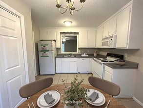 127 Barrington Dr, Unit 5 in Athens, GA - Building Photo - Building Photo