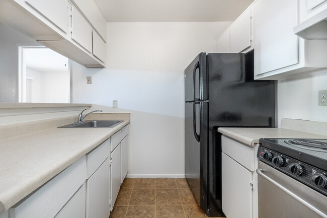 Roger Plaza Apartments in Tucson, AZ - Foto de edificio - Interior Photo