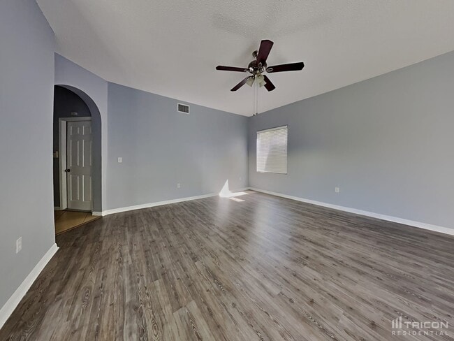 4217 Harbor Lake Dr in Lutz, FL - Building Photo - Building Photo