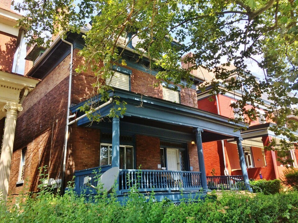 705 N St Clair St in Pittsburgh, PA - Building Photo