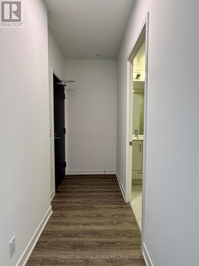 180 Front St E in Toronto, ON - Building Photo - Building Photo