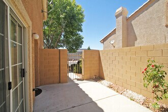 9640 Gunbelt Dr in Las Vegas, NV - Building Photo - Building Photo
