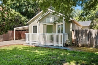 1170 Hobart St in Chico, CA - Building Photo - Building Photo