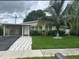 1481 NW 2nd St in Boynton Beach, FL - Building Photo