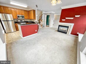 2305 Village Crossing Rd in Falls Church, VA - Building Photo - Building Photo