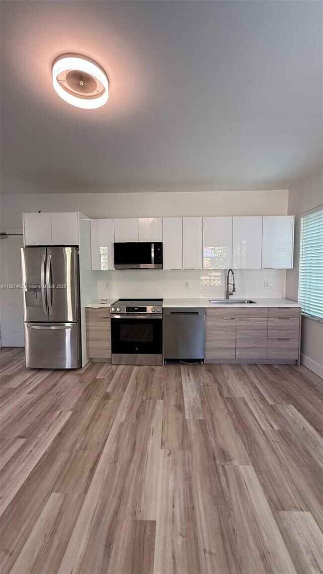 729 Meridian Ave in Miami Beach, FL - Building Photo - Building Photo