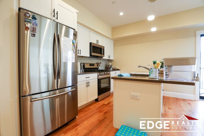 9 Glencoe St, Unit 7 in Boston, MA - Foto de edificio - Building Photo