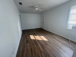 209 E Maple St in Jeffersonville, IN - Building Photo - Building Photo